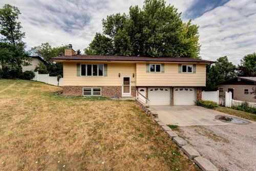 3 Pioneer Ln, Spearfish, SD, 57783-8704 | Card Image