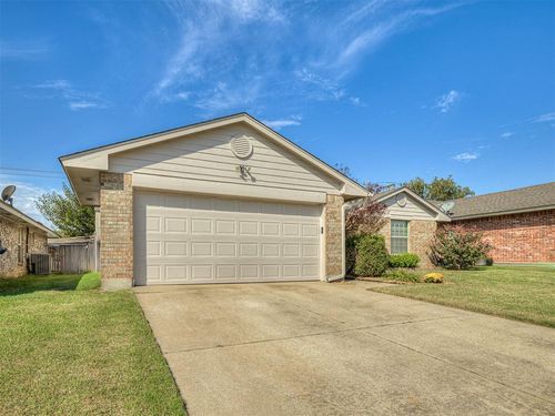 321 Bradgate Dr, Yukon, OK, 73099-6445 | Card Image