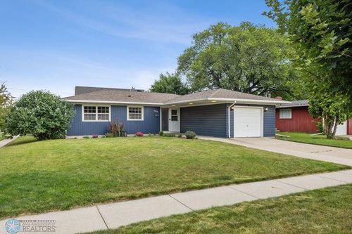 1629 10th St S, Fargo, ND, 58103-4124 | Card Image