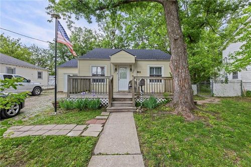 811 S Hickory St, Ottawa, KS, 66067-2913 | Card Image