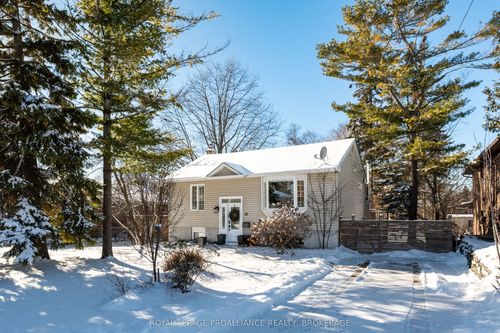 35 Montgomery Blvd, Kingston, ON, K7M3N7 | Card Image