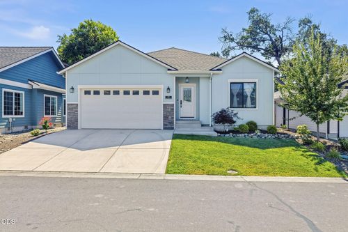 211 Christopher Way, Talent, OR, 97540-8635 | Card Image