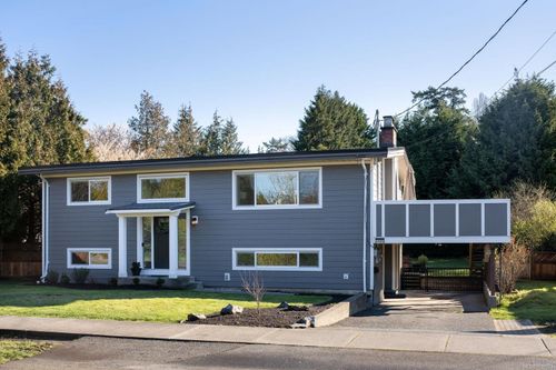 4125 Douglas St, Victoria, BC, V8X3Y4 | Card Image