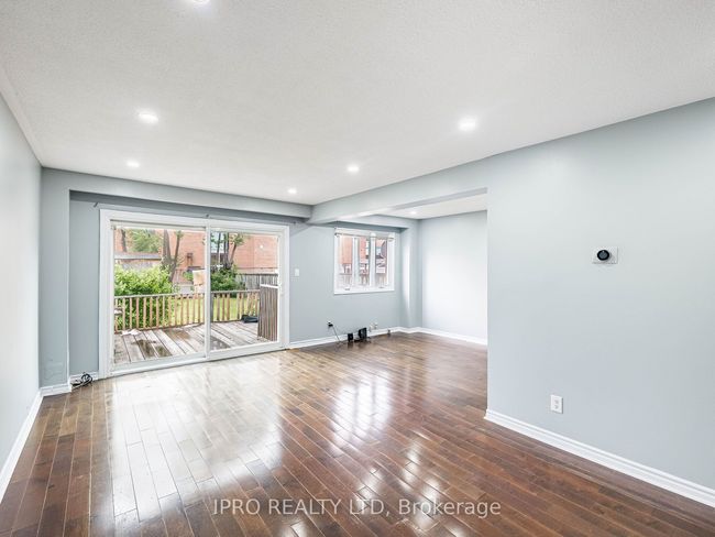 7458 Catalpa Rd, House attached with 6 bedrooms, 3 bathrooms and 4 parking in Mississauga ON | Image 4