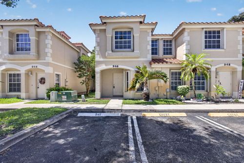 946 Summit Lake Dr, West Palm Beach, FL, 33406-9111 | Card Image