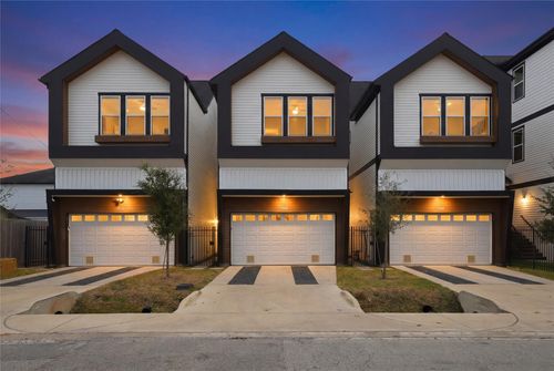2108 Beall St, Houston, TX, 77008-3332 | Card Image