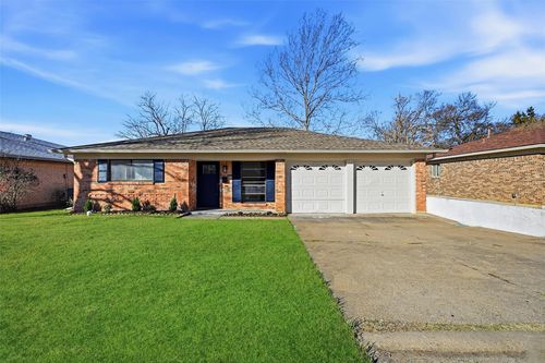 105 N Wood Ave, Denison, TX, 75020-3552 | Card Image