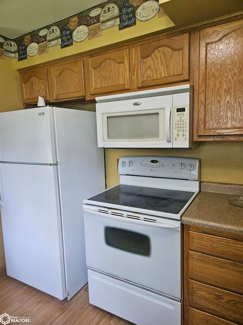 614 Bell Ct, Algona, IA, 50511-3632 | Card Image