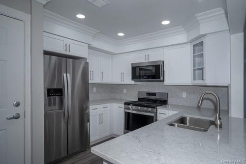 apt-149-135 Westwood Dr, Westbury, NY, 11590-1625 | Card Image