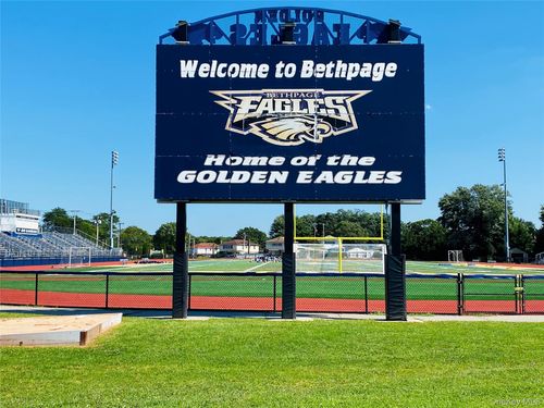 101 Spruce Ave, Bethpage, NY, 11714-1327 | Card Image