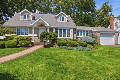 3 Cromwell Road, North Hempstead, NY, 11514 | Card Image