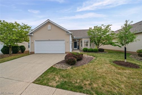 28-215 Village Dr, Seven Hills, OH, 44131-5713 | Card Image