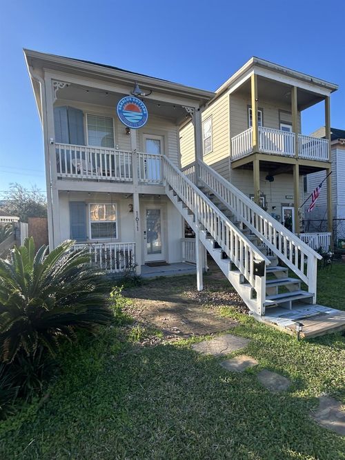 1611 Avenue N 1/2, Galveston, TX, 77550-8136 | Card Image