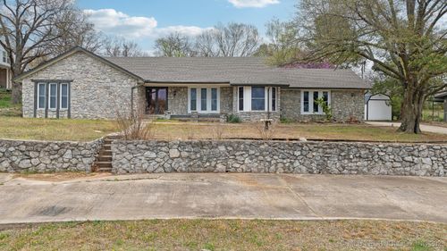 1509 Mission Ln, Okmulgee, OK, 74447-6918 | Card Image