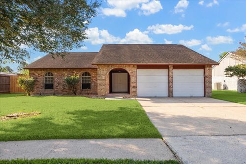 271 E Castle Harbour Dr, Friendswood, TX, 77546-5607 | Card Image