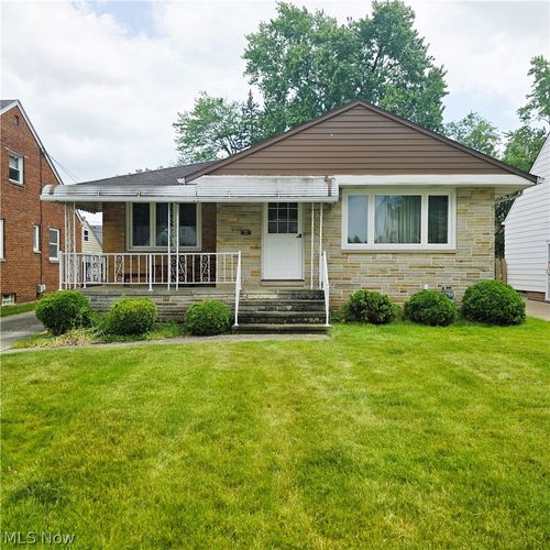 8201 Manorford Dr, Parma, OH, 44129-5306 | Card Image