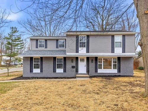 36988 Clearway Dr, Eastlake, OH, 44095-1221 | Card Image