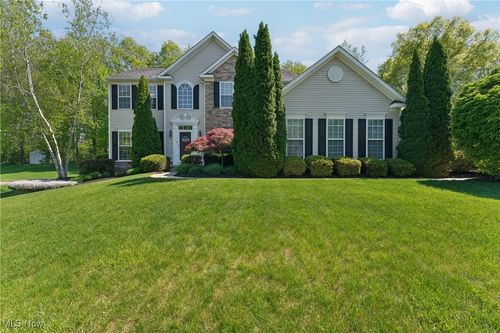 592 Amberley Dr, Uniontown, OH, 44685-6938 | Card Image