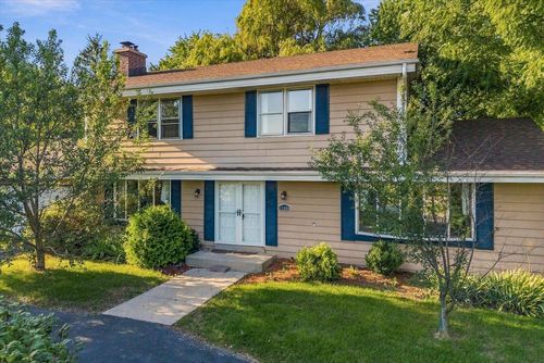 11145 N Riverland Court, MEQUON, WI, 53092 | Card Image