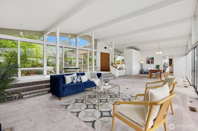 8840 Ne 24 Th St, House other with 5 bedrooms, 4 bathrooms and 3 parking in Clyde Hill WA | Image 7