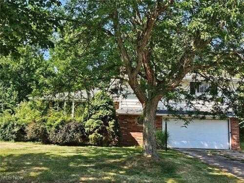 1581 N Circle View Dr, Seven Hills, OH, 44131-1620 | Card Image