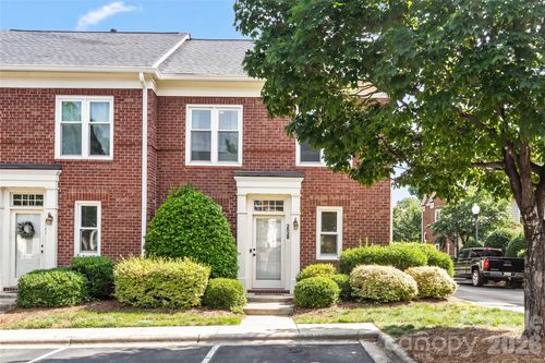 2538 Dilworth Heights Ln, Charlotte, NC, 28209-1400 | Card Image