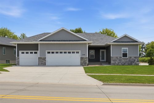 1030 Pheasant Ln, North Liberty, IA, 52317-4847 | Card Image