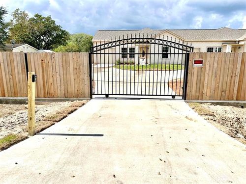 b-9508 Quaker Court, Rosharon, TX, 77583 | Card Image