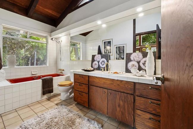 10605 Berkshire Dr, House other with 4 bedrooms, 4 bathrooms and 4 parking in Los Altos Hills CA | Image 34