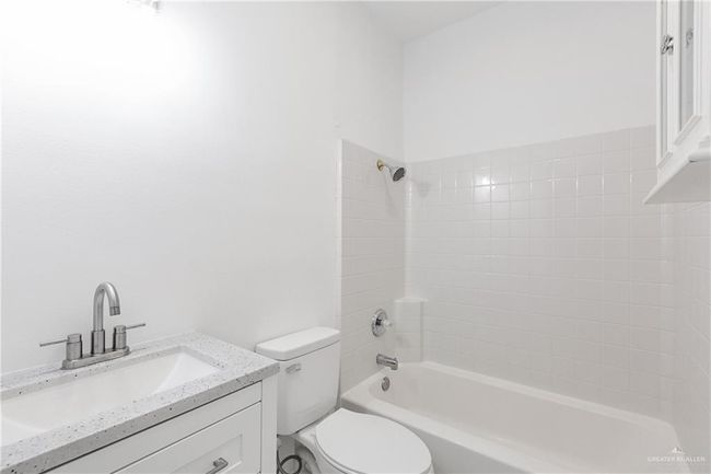 302 W Sugarcane Dr, House other with 3 bedrooms, 3 bathrooms and 2 parking in Weslaco TX | Image 7