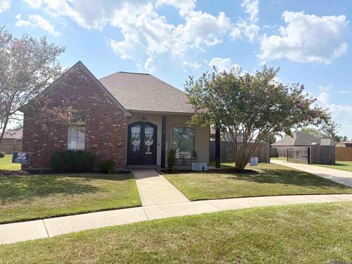 6719 Woodside Dr, Zachary, LA, 70791-2663 | Card Image