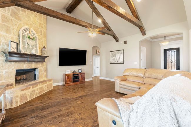 617 Zmolek Rd, House other with 3 bedrooms, 3 bathrooms and null parking in Ennis TX | Image 9