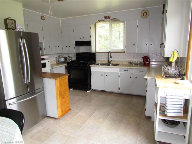945 Mid Nwal Townline Road, House other with 7 bedrooms, 3 bathrooms and 7 parking in Norfolk County ON | Image 8
