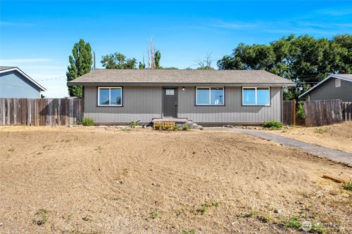 9840 Apple Rd Ne, Moses Lake, WA, 98837-4228 | Card Image