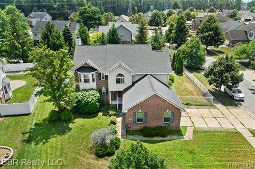 20077 Dovetail Dr, Brownstown Twp, MI, 48183-1116 | Card Image