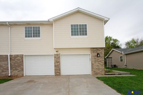 5203 N 9th Cir, Lincoln, NE, 68521-4255 | Card Image