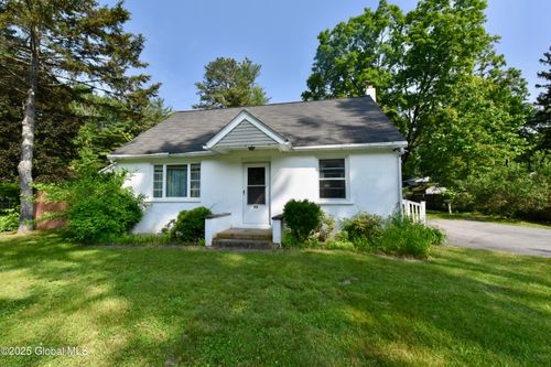 102 Willow St, Guilderland, NY, 12084-9771 | Card Image