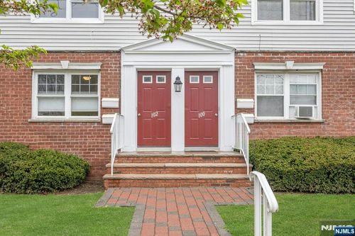 102 Hastings Ave, Rutherford, NJ, 07070-1819 | Card Image