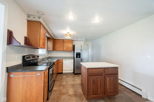 9461 N County Road 800 W, House other with 3 bedrooms, 2 bathrooms and null parking in Middletown IN | Image 20