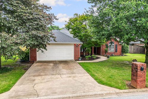 323 Center Dr, Lowell, AR, 72745-9123 | Card Image
