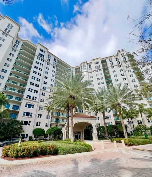 apt-318-19900 E Country Club Dr, Aventura, FL, 33180-3329 | Card Image