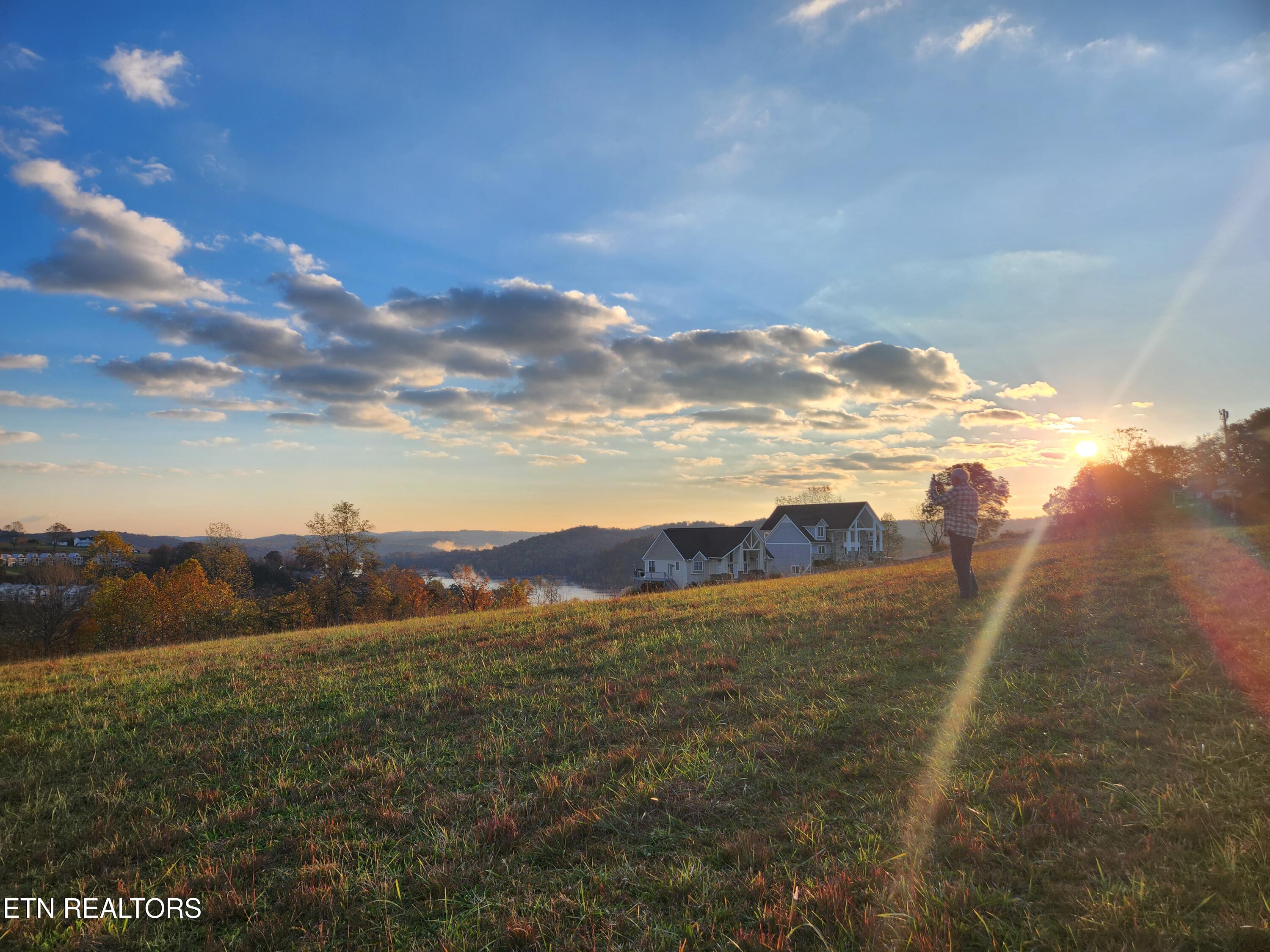 Land in LaFollette 4
