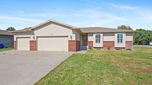 700 Hunter Ct, Mcpherson, KS, 67460-1730 | Card Image