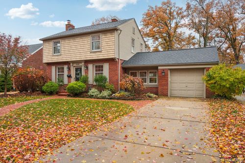 1039 Hawthorne Rd, Grosse Pointe Woods, MI, 48236-1470 | Card Image