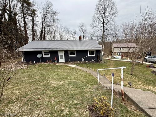 3201 Parkland Dr Sw, Carrollton, OH, 44615-8935 | Card Image