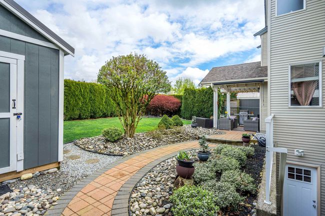27339 34 Avenue, House other with 5 bedrooms, 3 bathrooms and 4 parking in Langley BC | Image 37