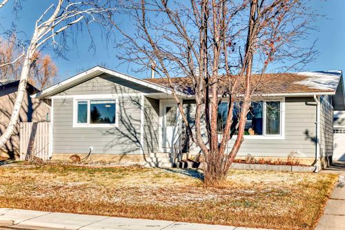 512 52 Ave W, Claresholm, AB, T0L0T0 | Card Image