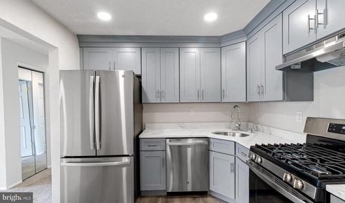 42 Mendrey Ct, LAWRENCEVILLE, NJ, 08648-2661 | Card Image