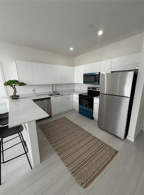 apt-303-1091 E 17th St, Hialeah, FL, 33010-3362 | Card Image