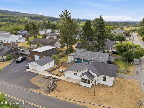 1325 12th Avenue, Seaside, OR, 97138 | Card Image